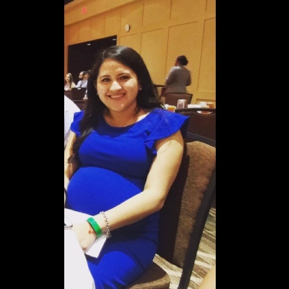 A Pea in a Pod Maternity Dress - Picture 3 of 8